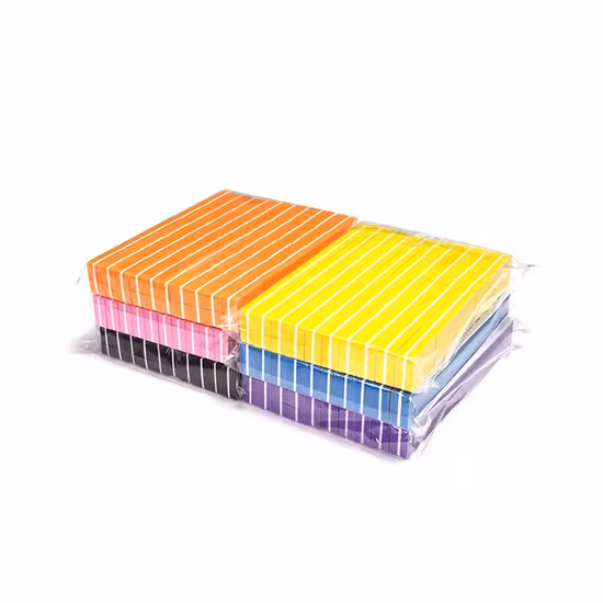 부드러운 EVA 스폰지와 내구성이 뛰어난 사포 재질의 네일 버퍼